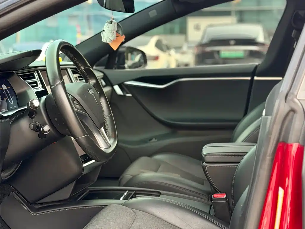 Tesla Model S — миниатюра 7