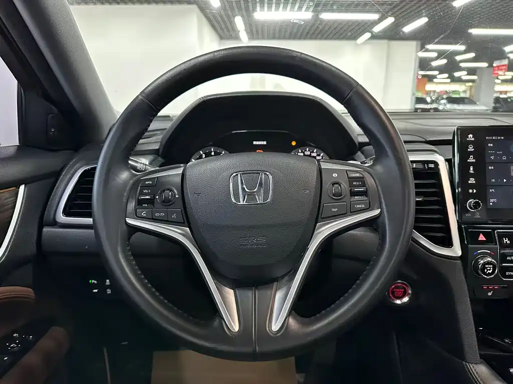 HONDA UR V