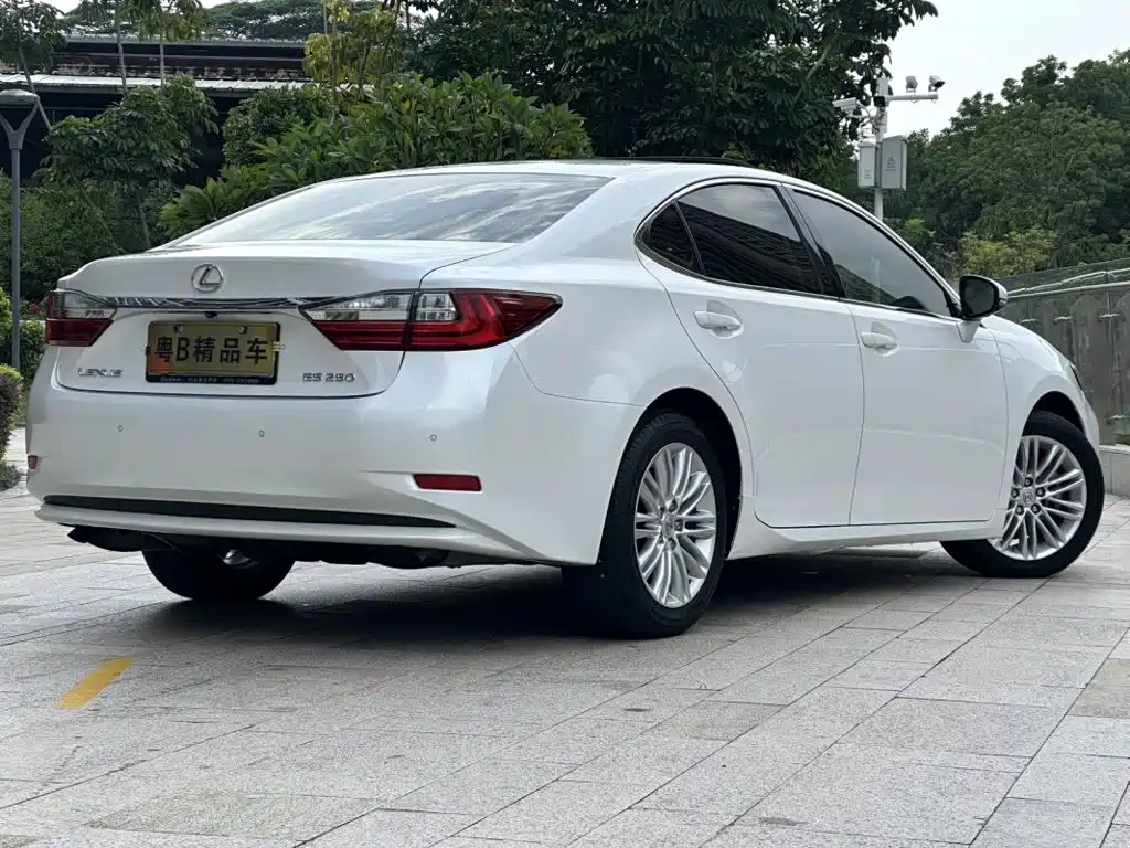 Lexus ES — миниатюра 7