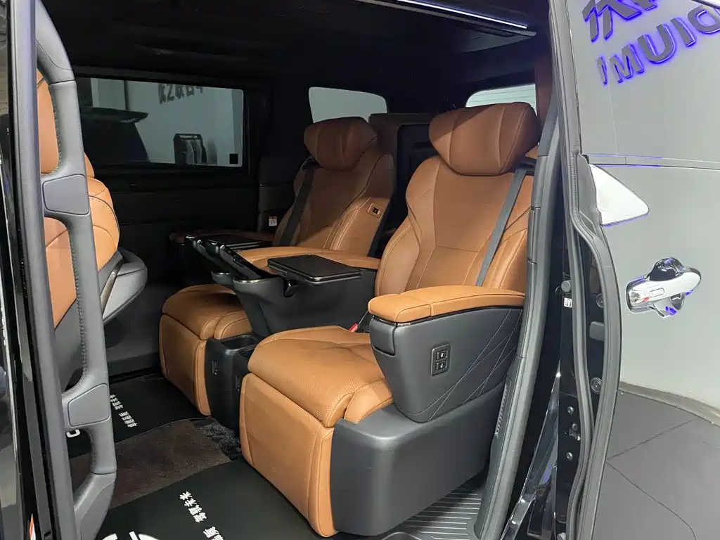 Toyota Vellfire — миниатюра 9
