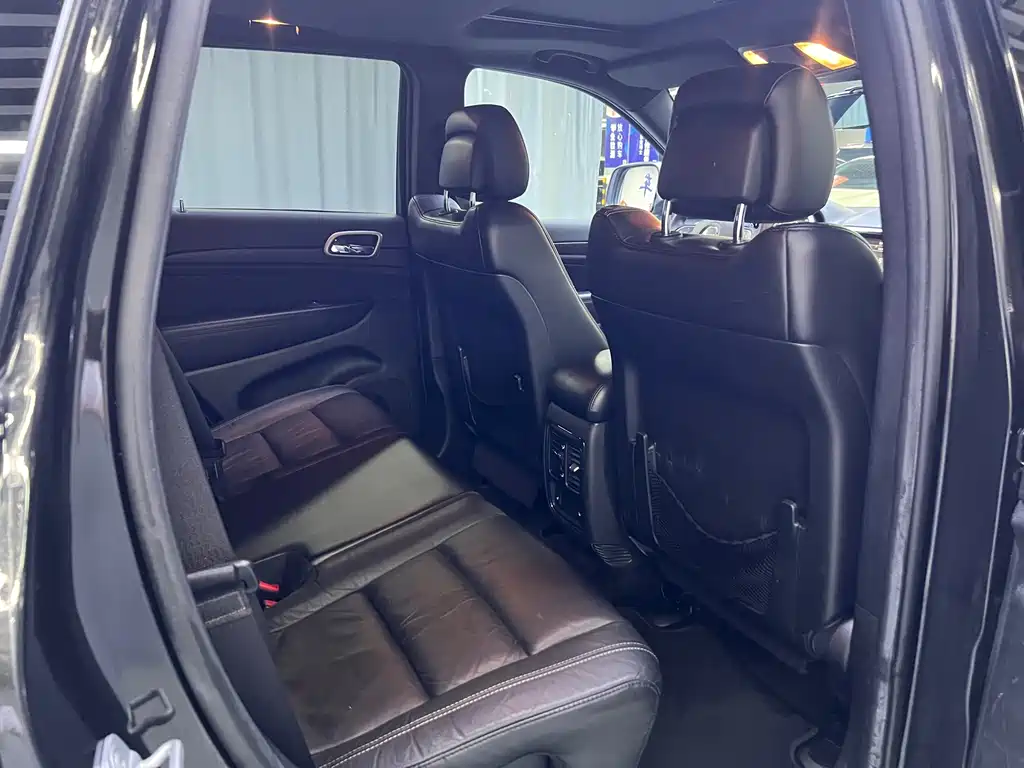 Jeep Grand Cherokee (Import) — миниатюра 14