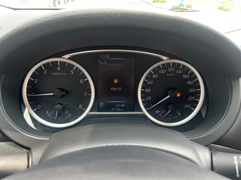 Nissan Tiida — миниатюра 12