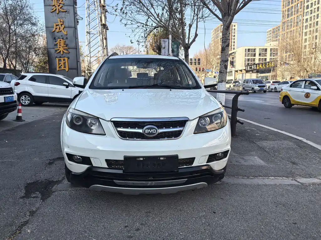 BYD S6 2013 2.4L MT Luxury 5 мест