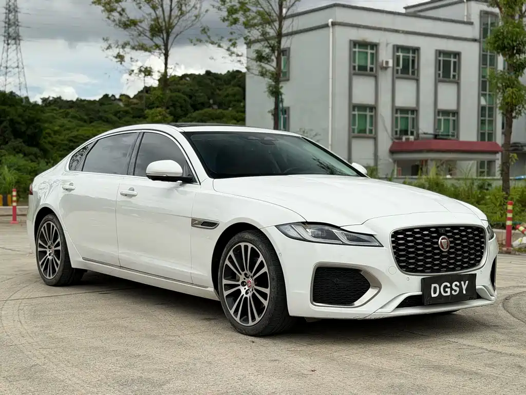 Jaguar XFL — миниатюра 3