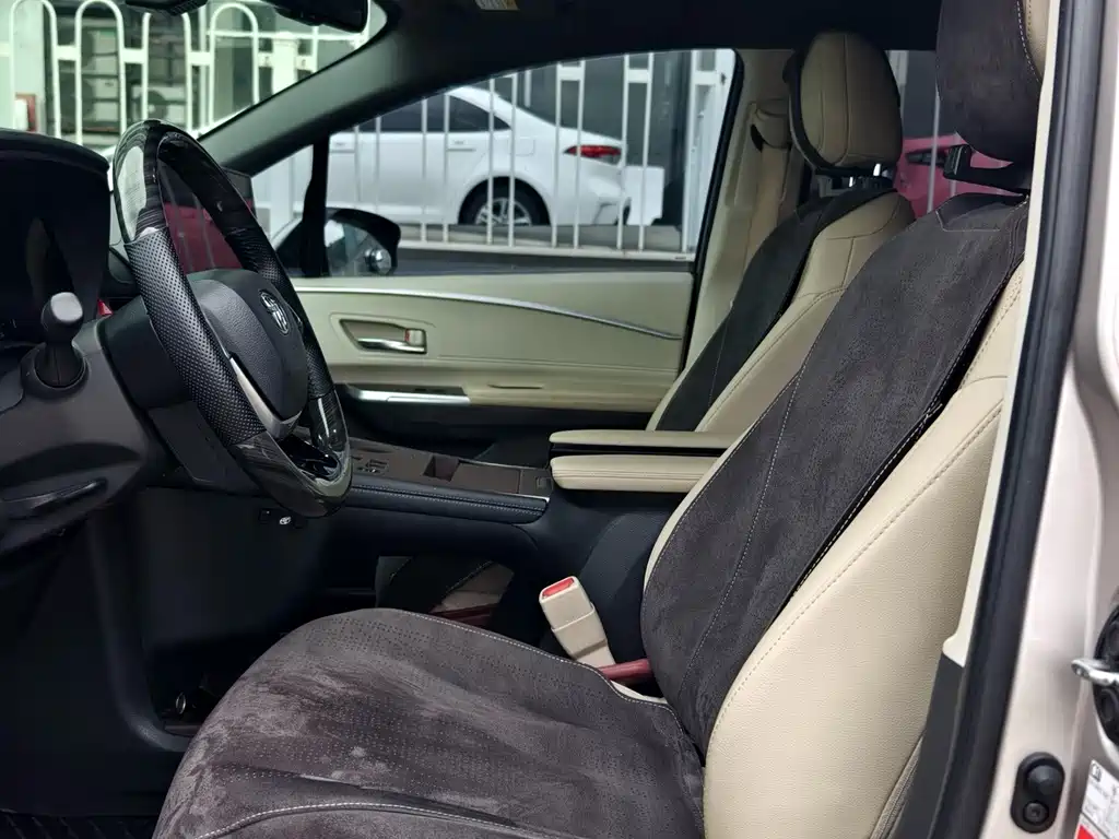 Toyota Sienna — миниатюра 6