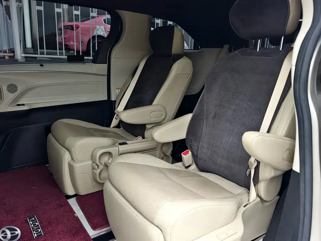 Toyota Sienna — миниатюра 18