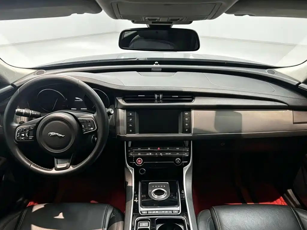 Jaguar XFL — миниатюра 5