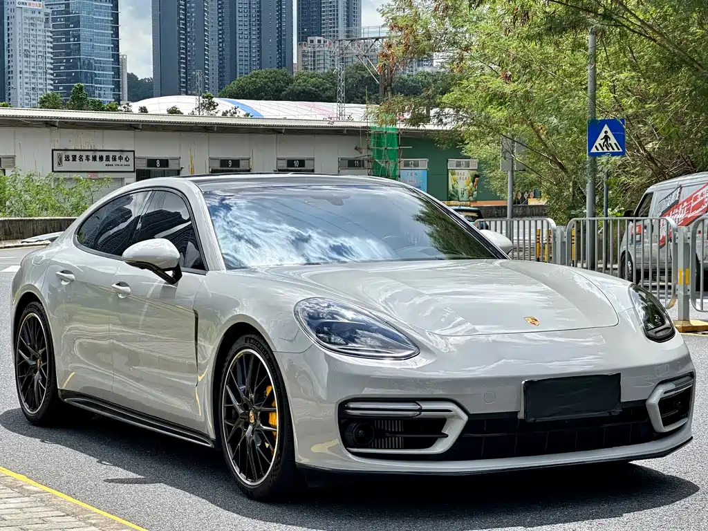 PORSCHE PANAMERA