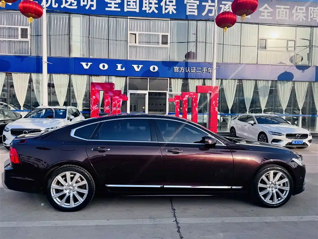 VOLVO S90