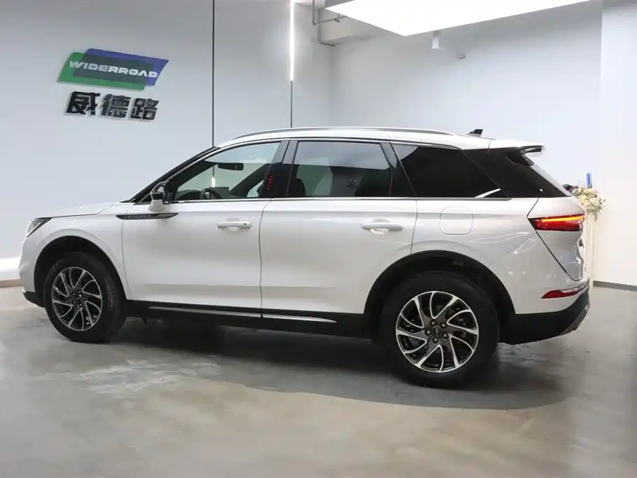 Lincoln Corsair 2021 2.0T