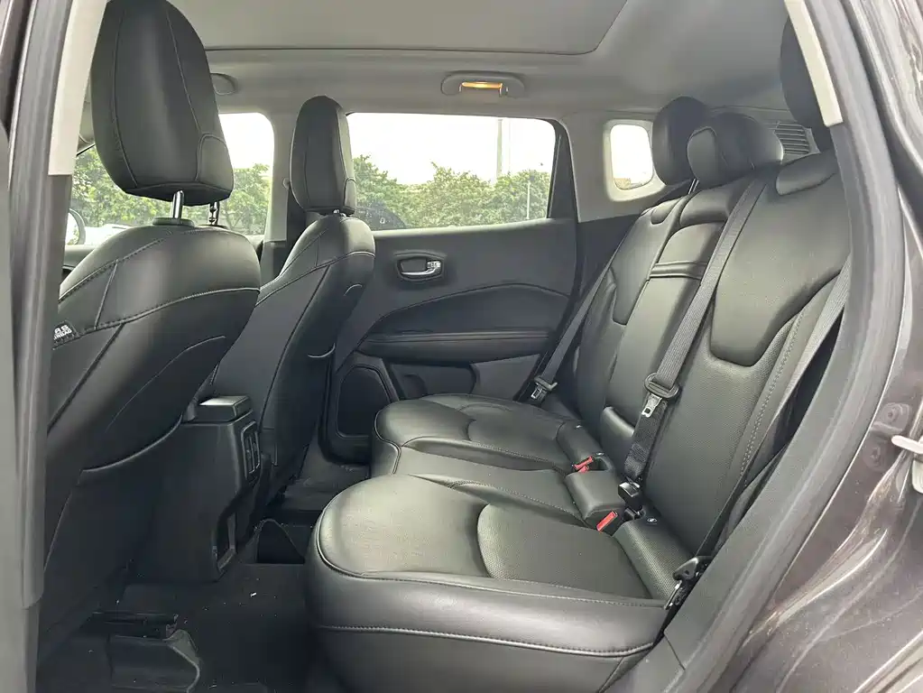 Jeep Compass — миниатюра 7