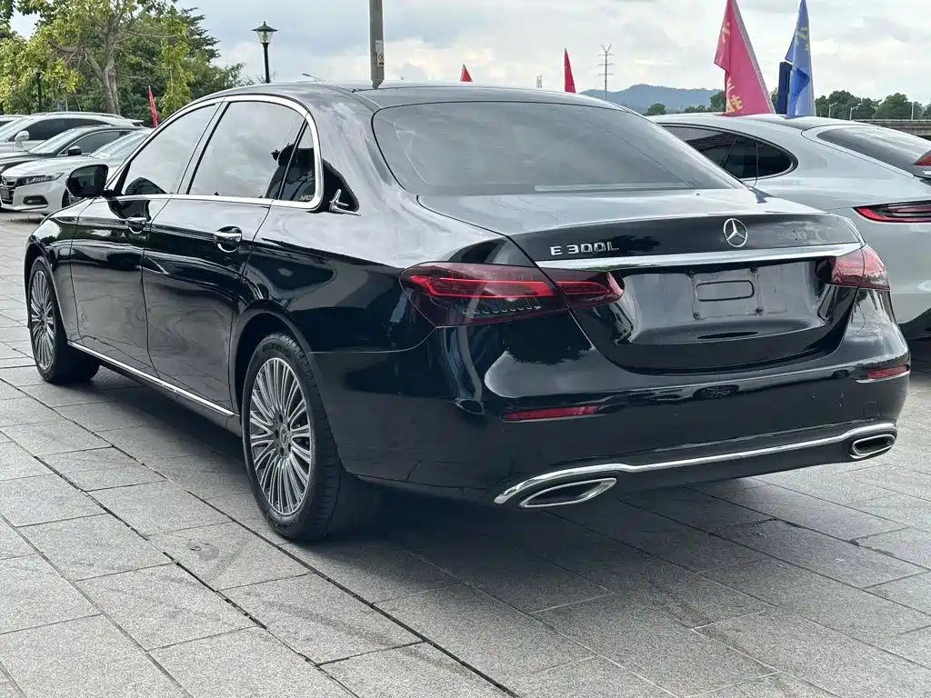 Mercedes-Benz E-Class — миниатюра 6