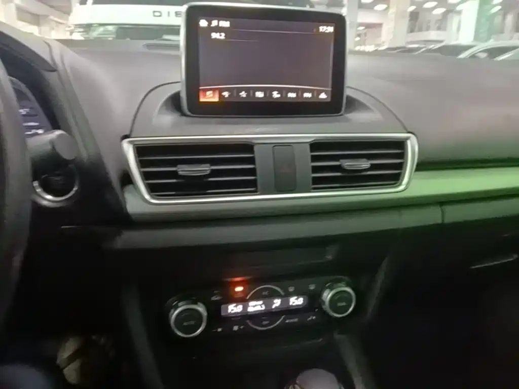 Mazda 3 Axela — миниатюра 13
