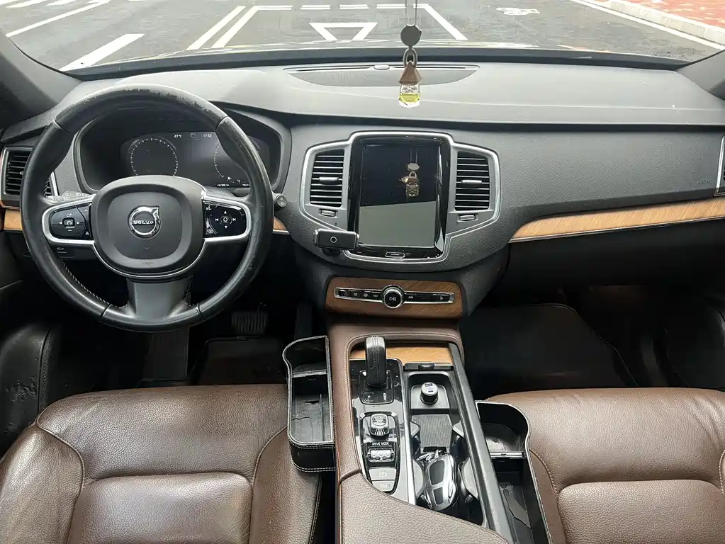 Volvo XC90 2021 B5 Luxury 5 мест