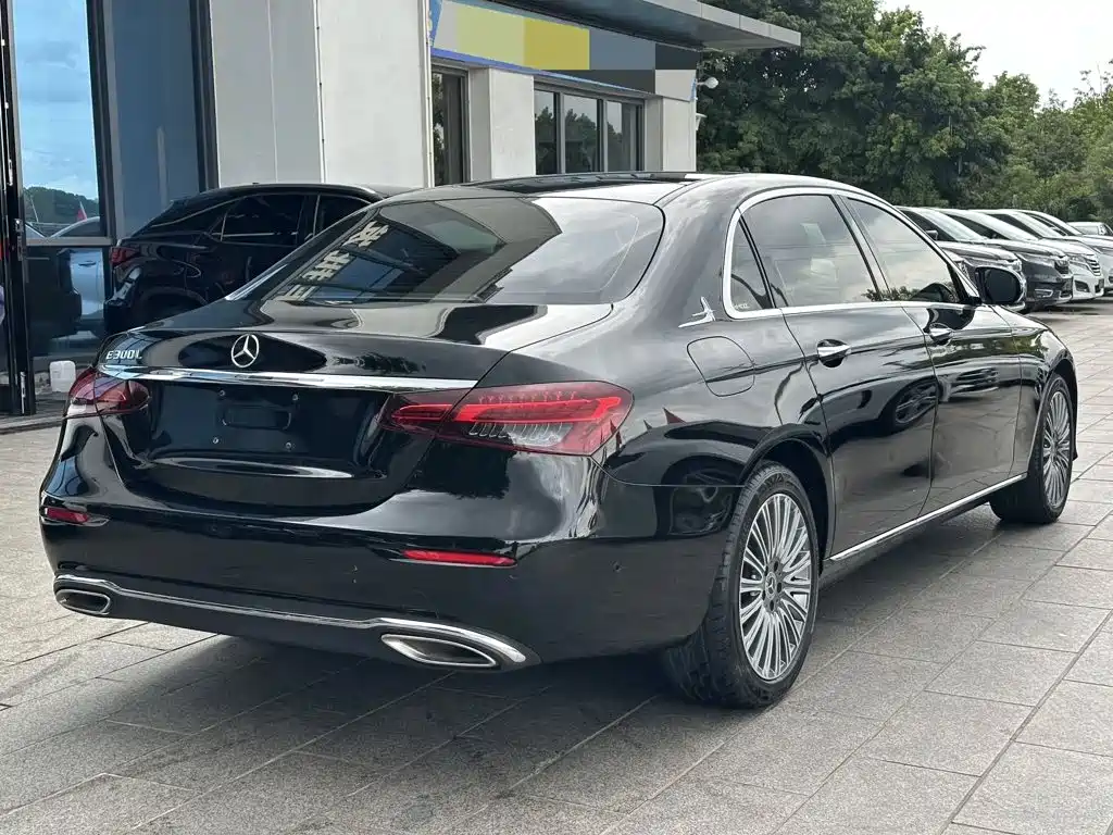 Mercedes-Benz E-Class — миниатюра 4