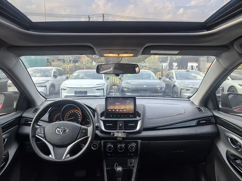 Toyota Yaris L — миниатюра 5