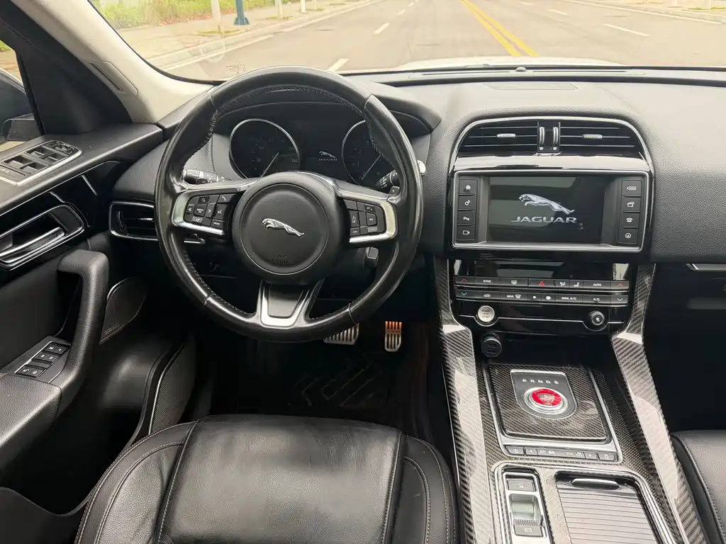 Jaguar F-PACE — миниатюра 17