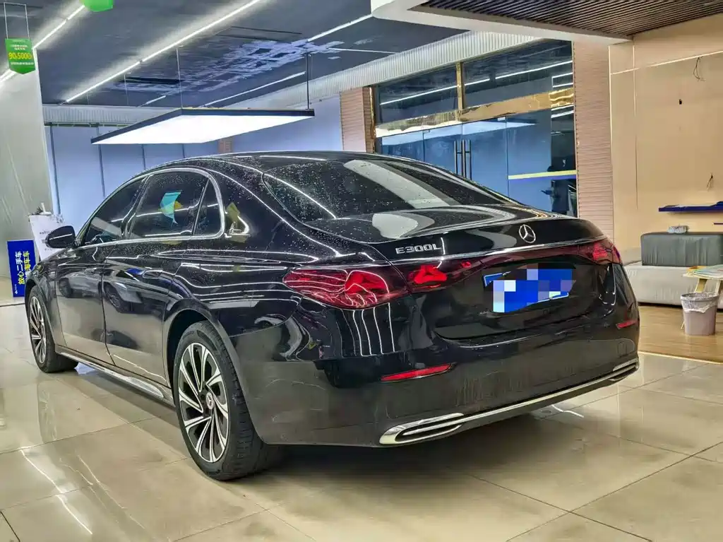 Mercedes-Benz E-Class — миниатюра 7