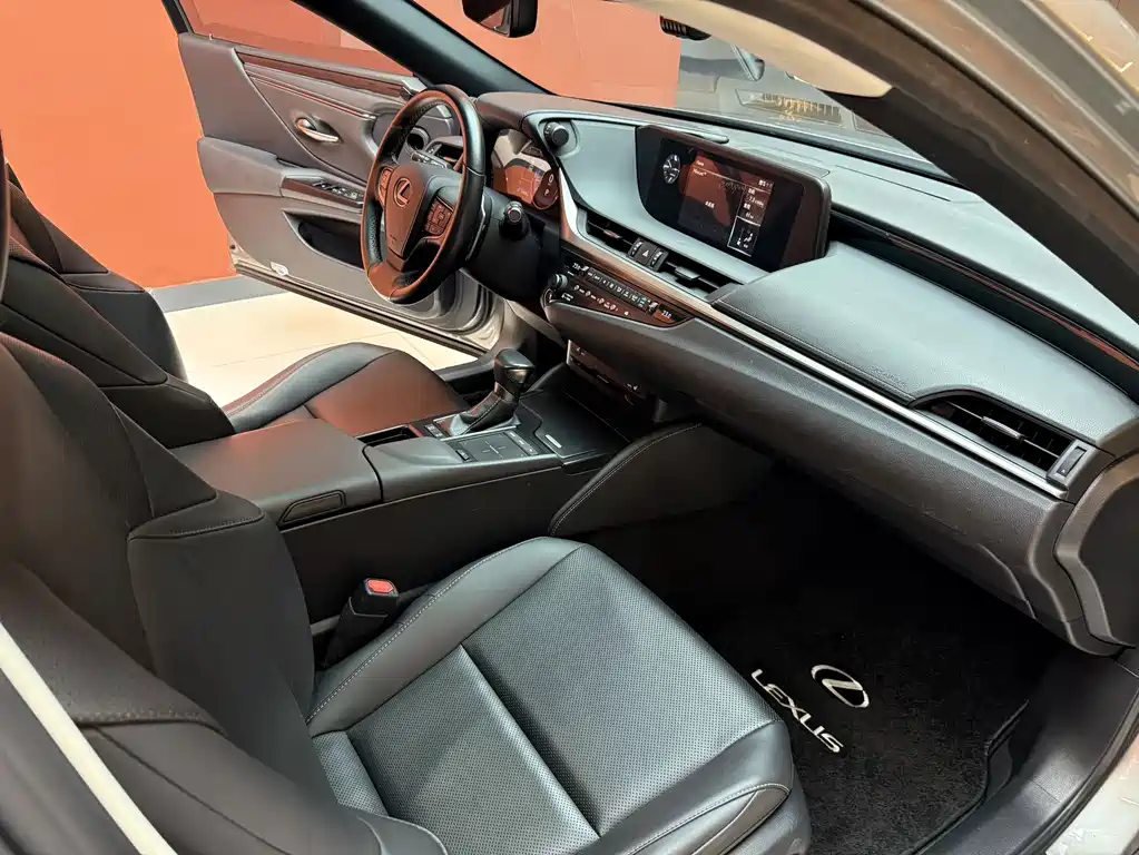 Lexus ES — миниатюра 7
