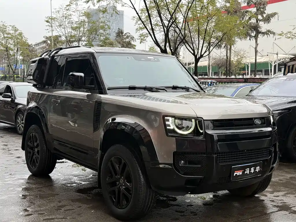 Land Rover Defender 2023