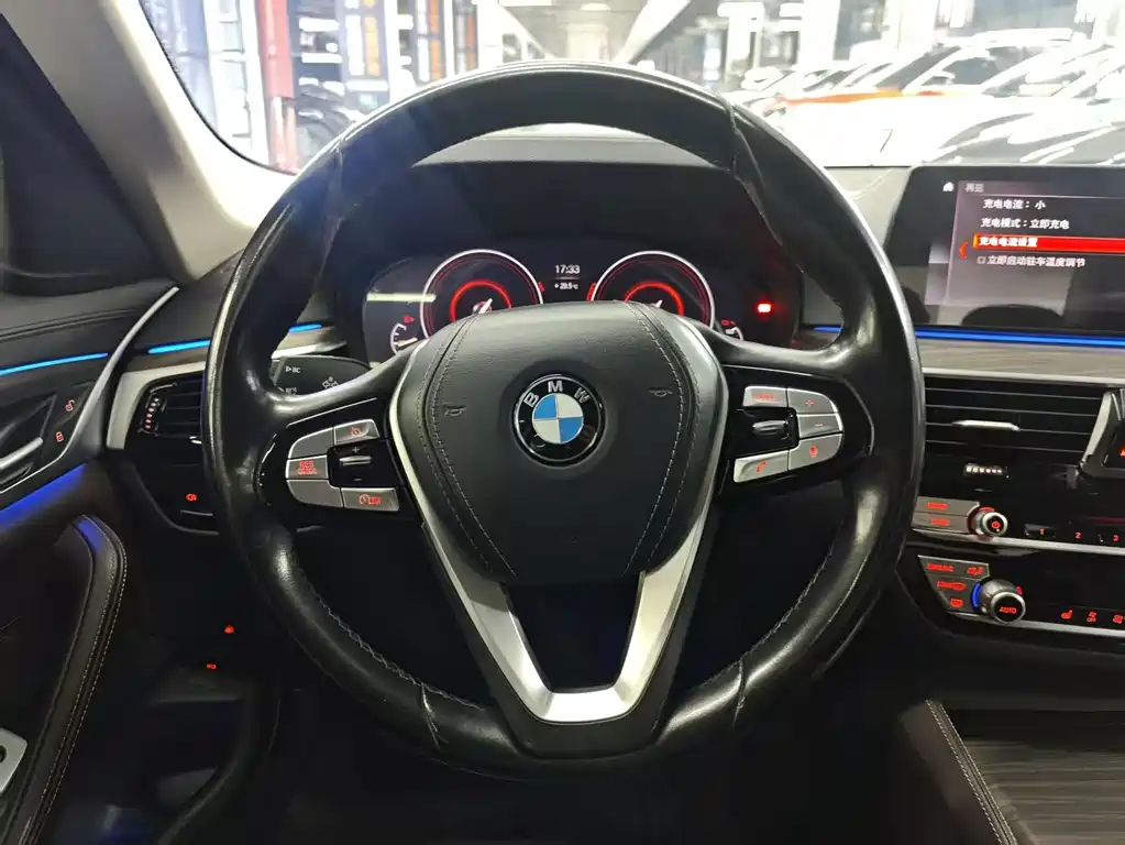 BMW 5 Series New Energy — миниатюра 9
