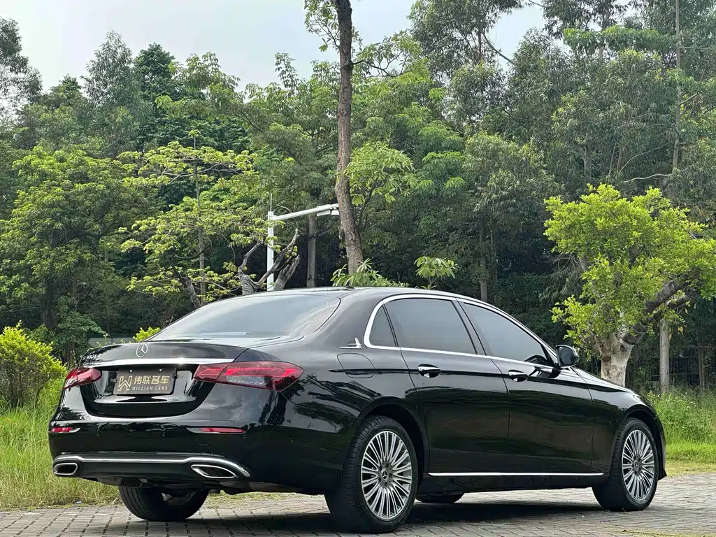 Mercedes-Benz E-Class — миниатюра 6