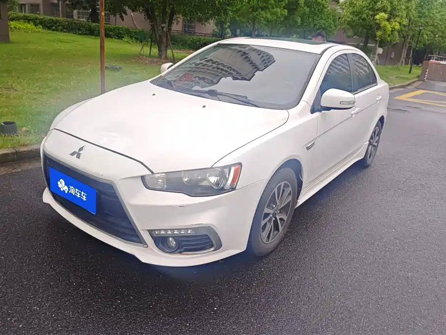 Mitsubishi Lancer EX 2015