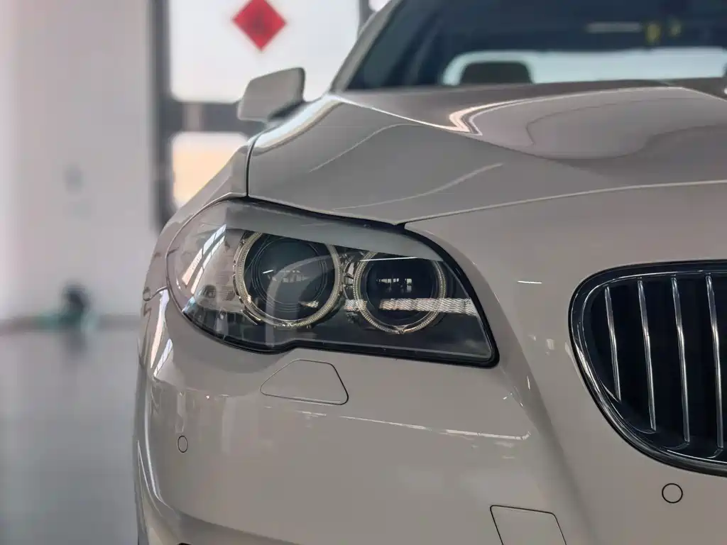 BMW 5 Series — миниатюра 8