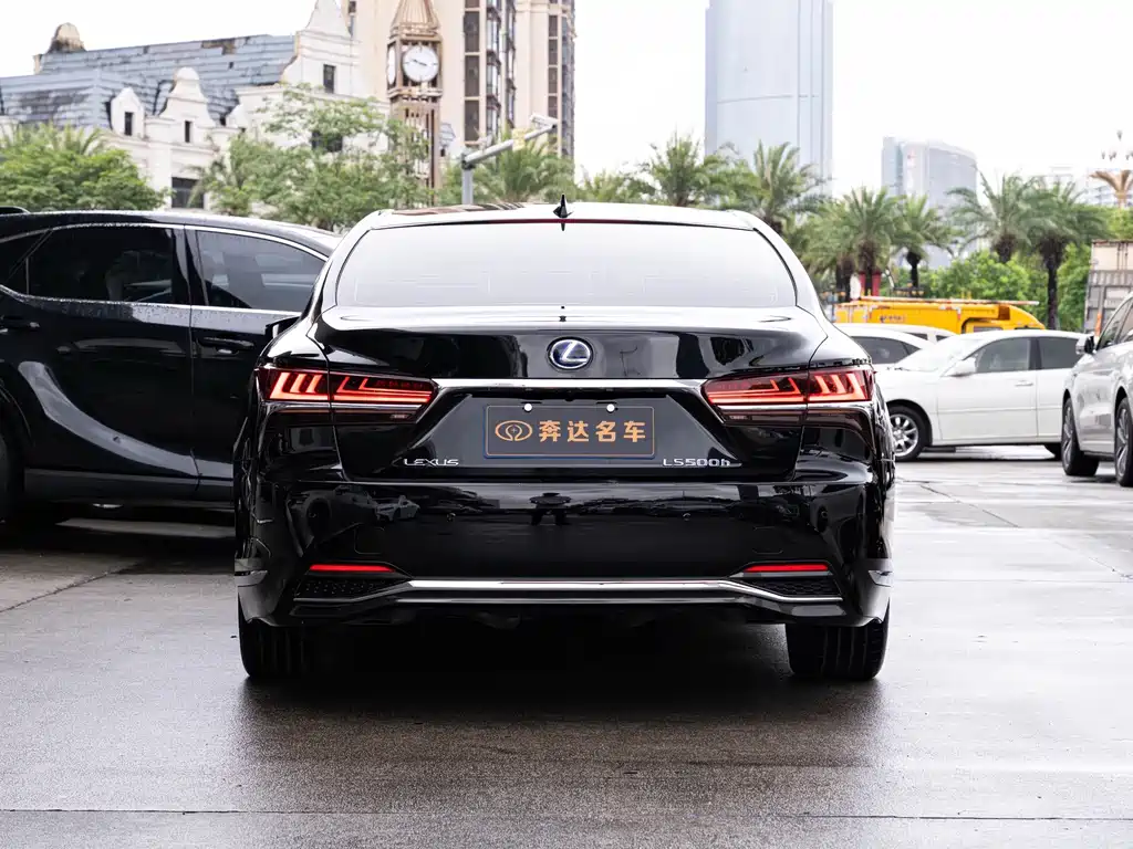 Lexus LS — миниатюра 5
