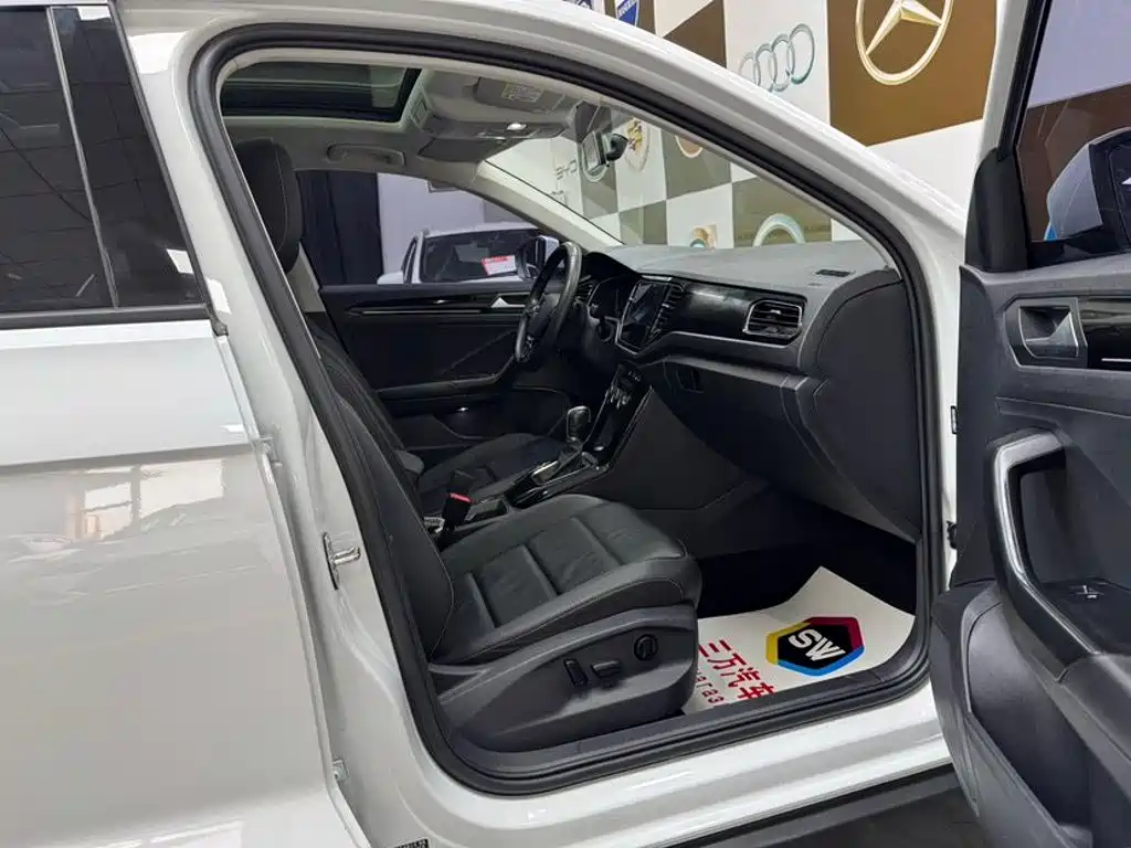 Volkswagen T-Roc — миниатюра 10