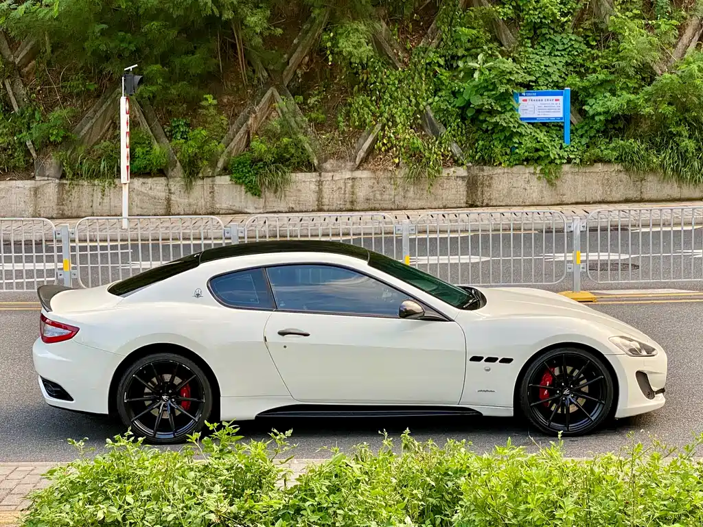 Maserati GranTurismo — миниатюра 4