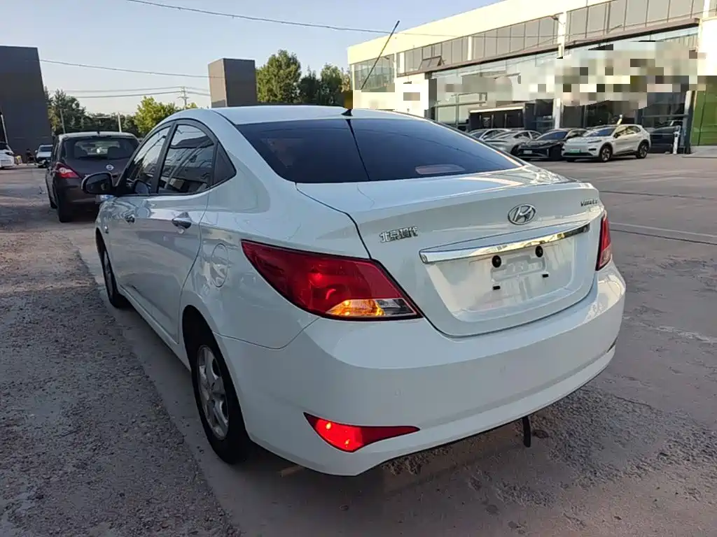 Hyundai Verna — миниатюра 5