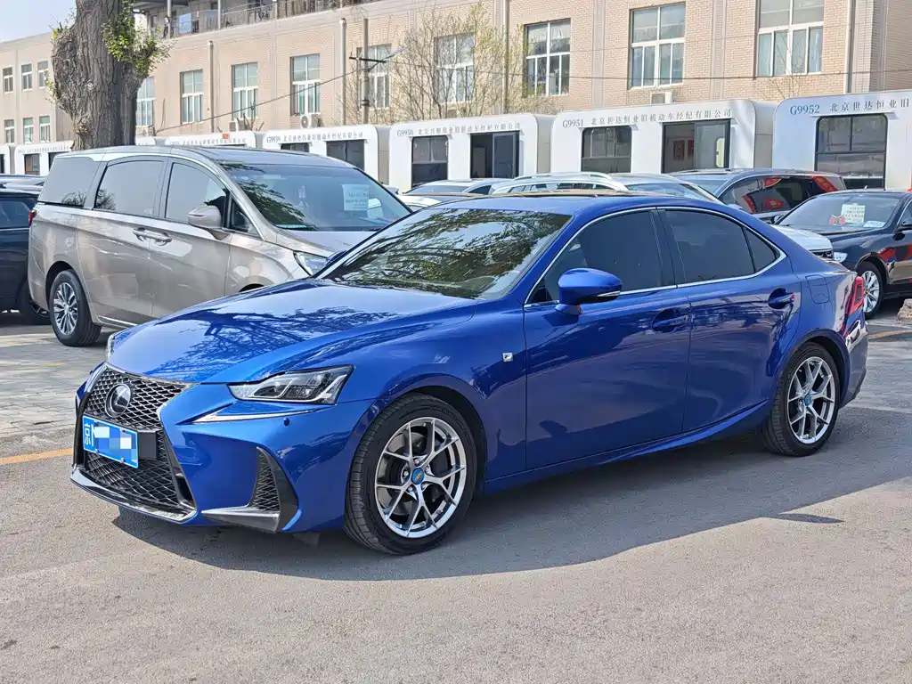Lexus IS 2019