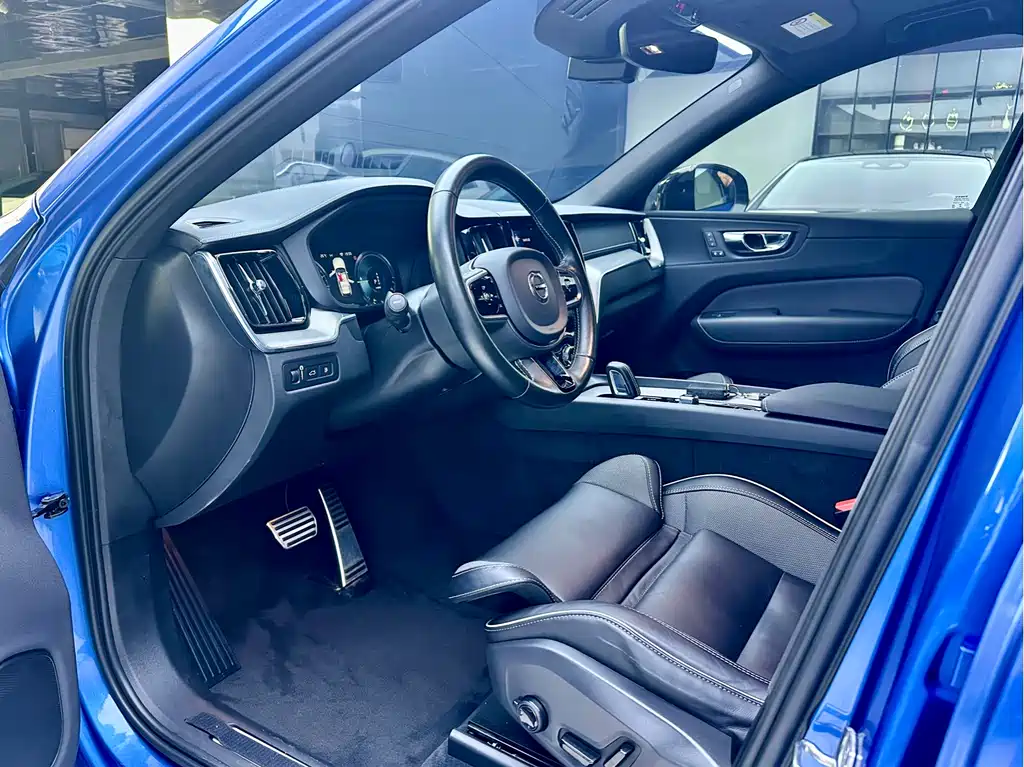 Volvo XC60 PHEV T8 E Drive Hybrid Smart Vision Sport Edition, фото 7