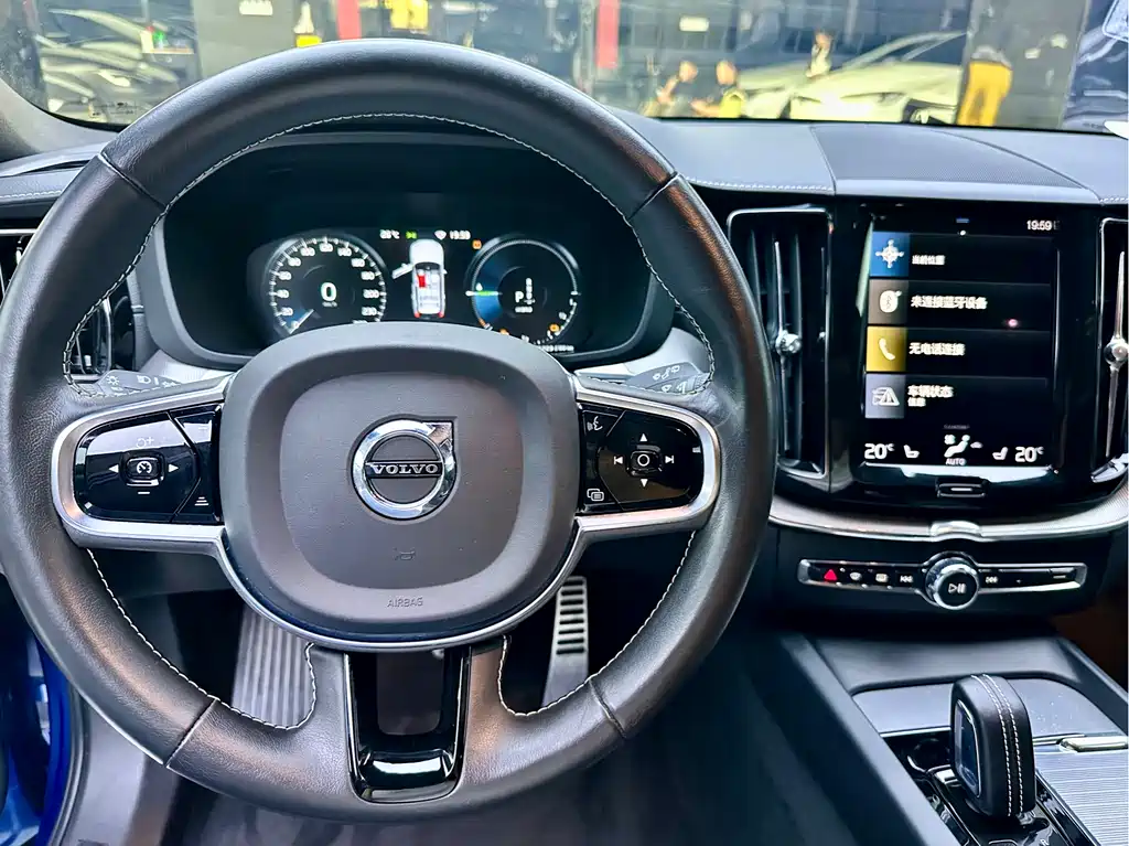Volvo XC60 PHEV T8 E Drive Hybrid Smart Vision Sport Edition, фото 12