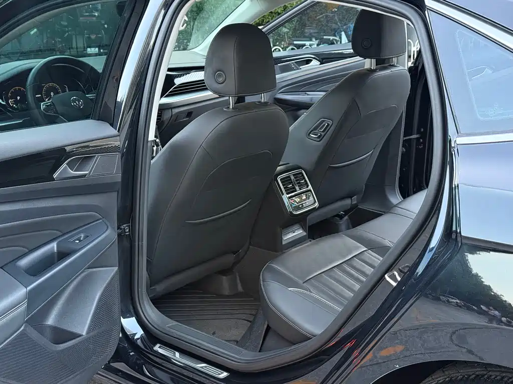 Volkswagen Passat 2023 330TSI Elite