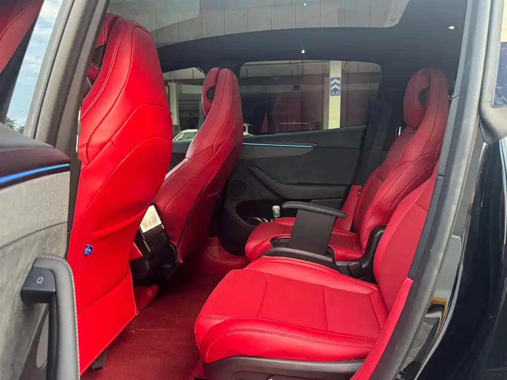 Tesla Model Y L — миниатюра 7
