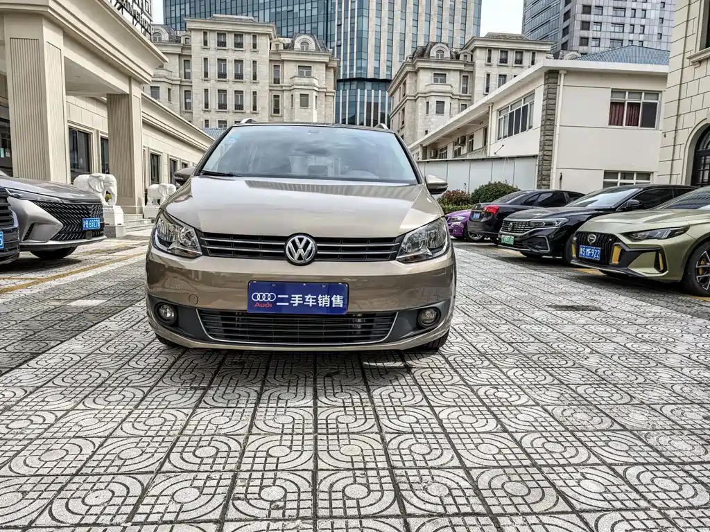 Volkswagen Touran — миниатюра 2