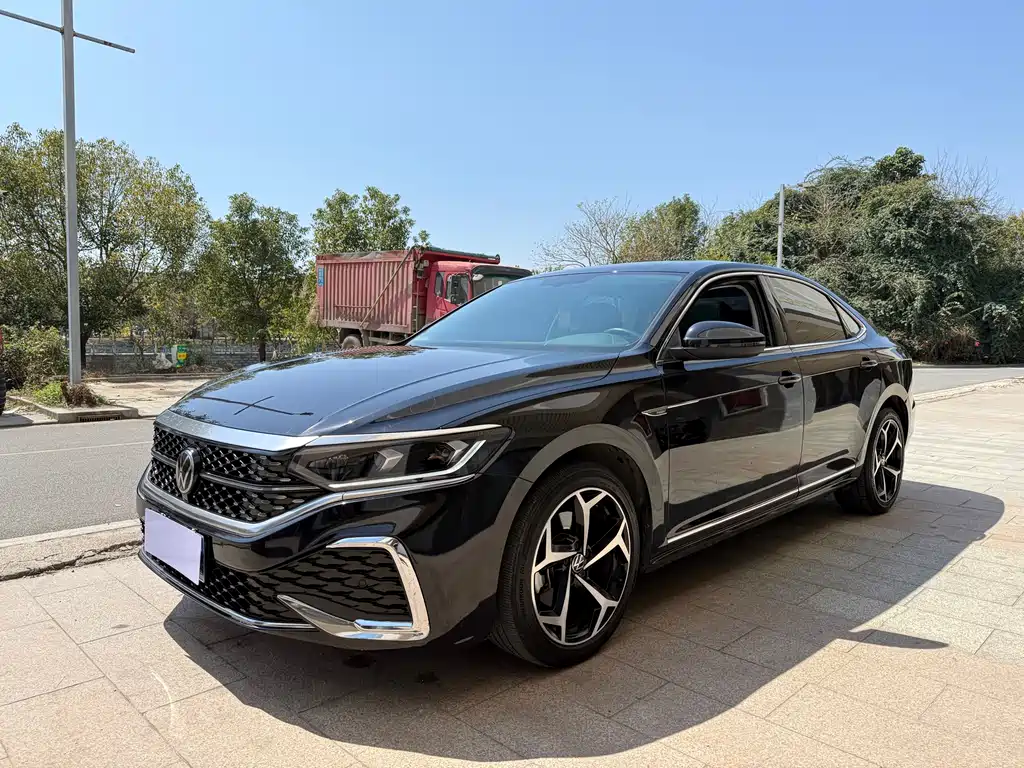 Volkswagen Passat 2024