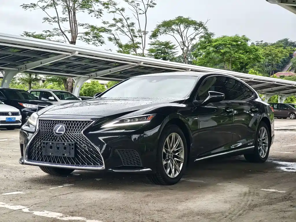 Lexus LS