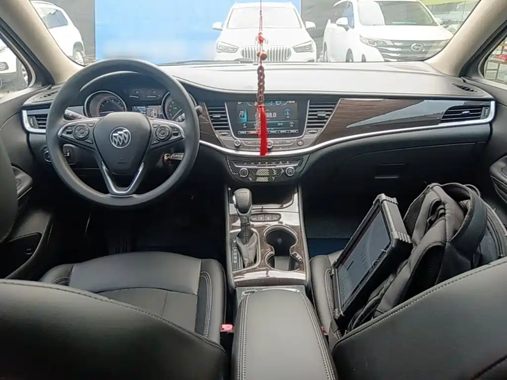 Buick Verano — миниатюра 10