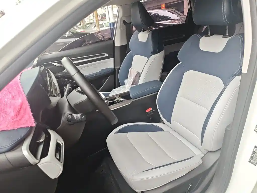 Geely Emgrand 2022 4 1.5L CVT Flagship