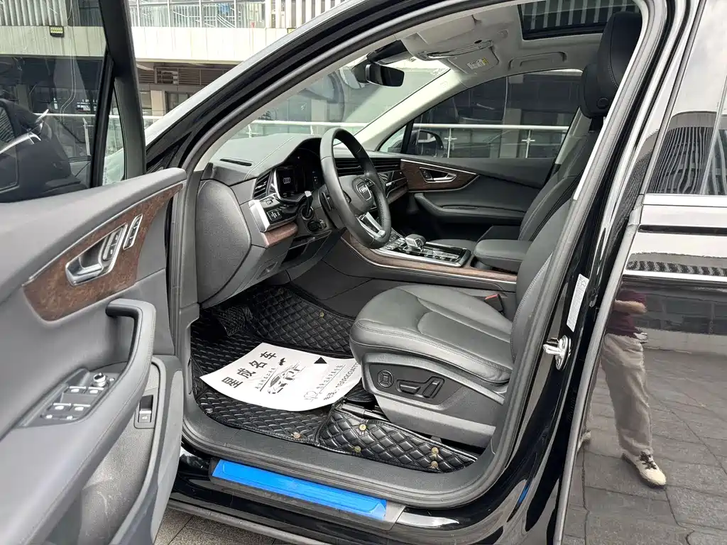 Audi Q7 2023 45 TFSI quattro S line Sport
