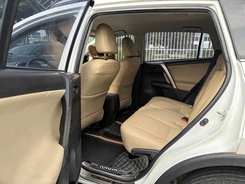 Toyota RAV4 — миниатюра 11