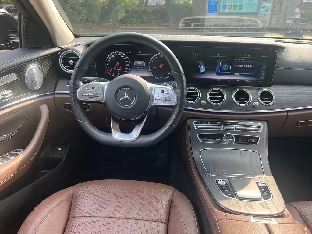 Mercedes-Benz E-Class — миниатюра 17