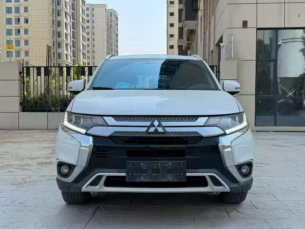 Mitsubishi Outlander 2021 2.4L 7 мест
