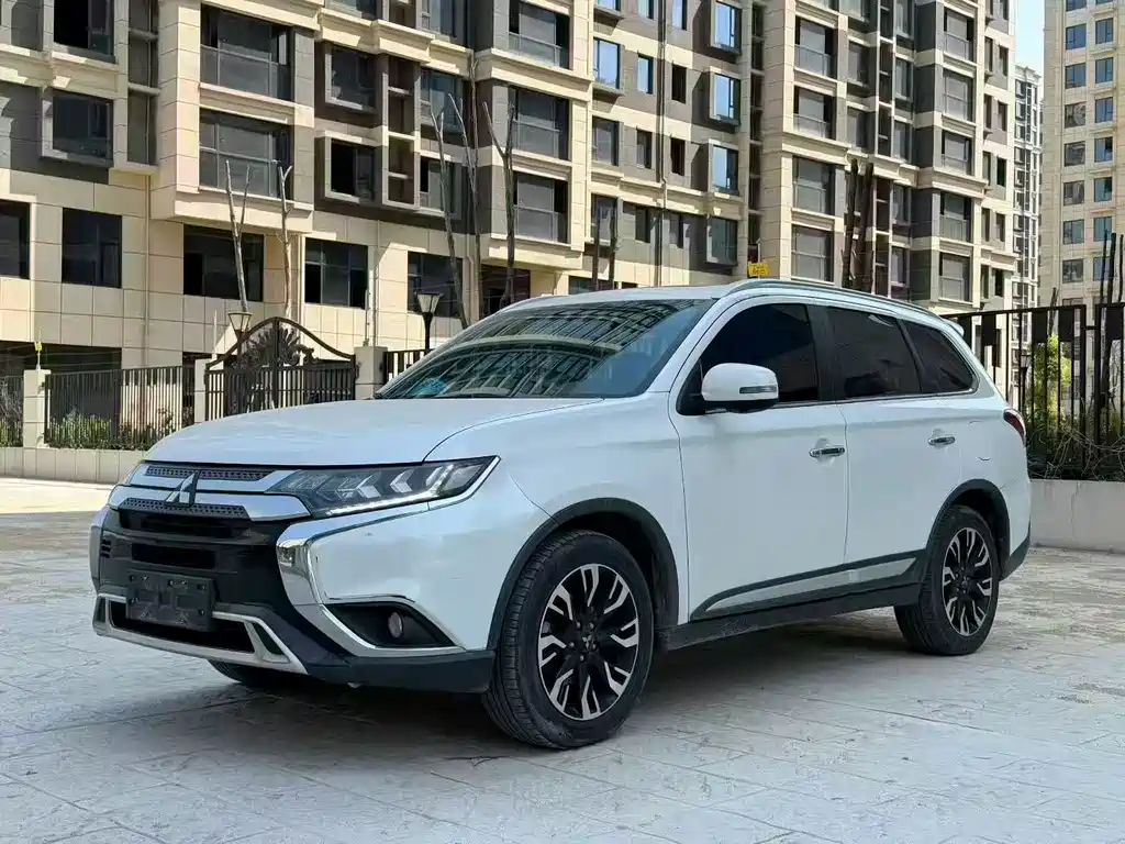Mitsubishi Outlander 2021 2.4L 7 мест