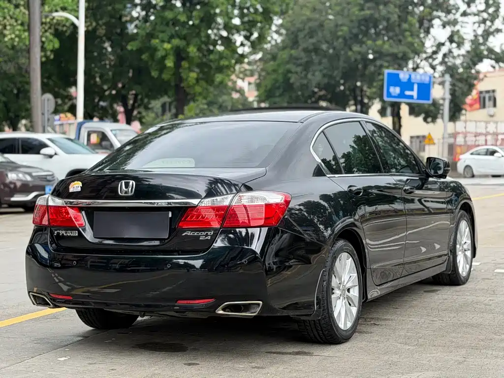 Honda Accord — миниатюра 12