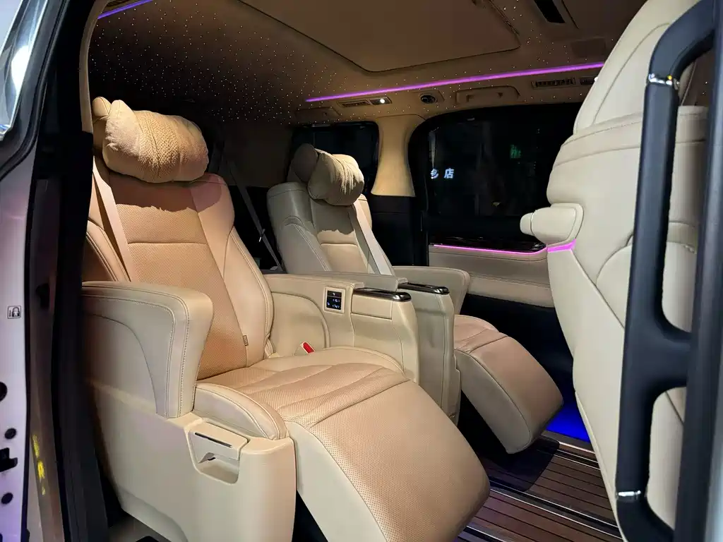 Toyota Alphard — миниатюра 4