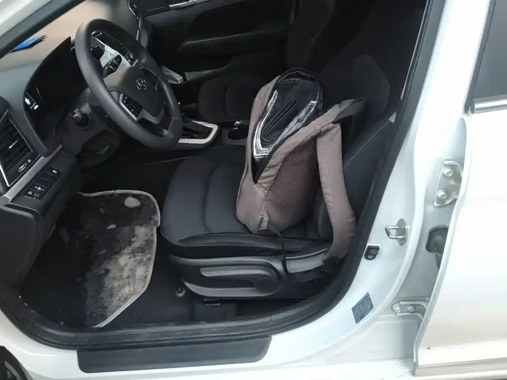 Hyundai Elantra — миниатюра 12